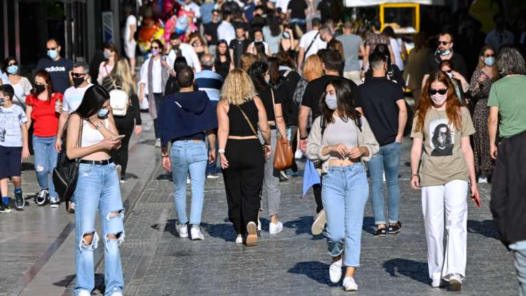 Freedom Pass: Πότε θα πάρουν τα 150 ευρώ οι εμβολιασμένοι νέοι - Αναλυτικός οδηγός για το πώς θα λάβουν το &quot;μπόνους&quot;