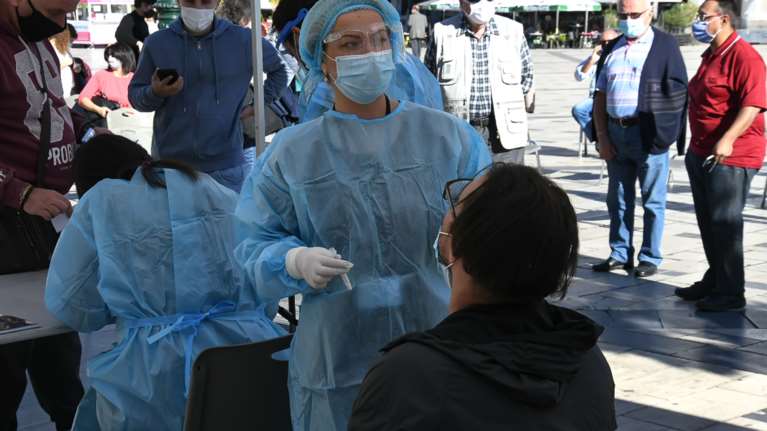 Κορονοϊός: Εντονη ανησυχία στον Βόλο - Θετικό το 8% των rapid tests που έγιναν σήμερα