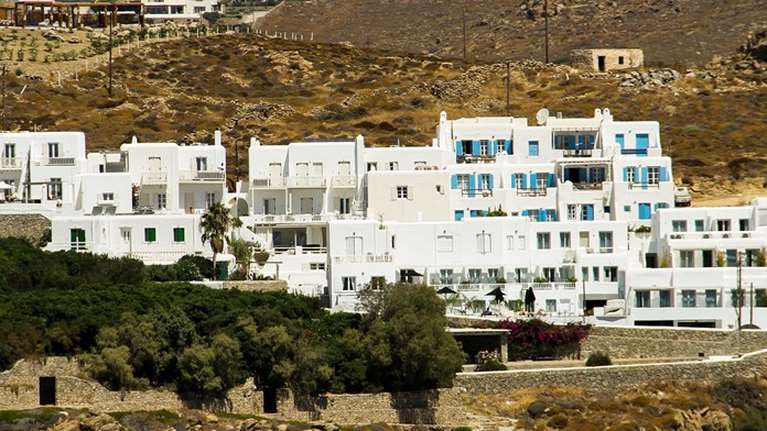 Εξοργιστικές αποκαλύψεις: Με security και τιμοκατάλογο τα χλιδάτα πάρτι στις βίλες της Μυκόνου [βίντεο]