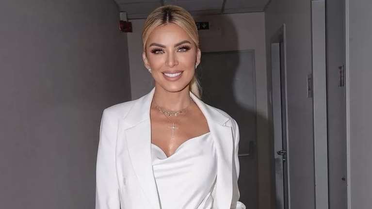 Η Κατερίνα Καινούργιου με culotte από το brand της Βάσιας Κωσταρά: Πώς τη συνδύασε;