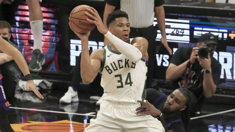 Μπακς-Θάντερ 130-110: Αποθέωση για τον Γιάννη Αντετοκούνμπο [βίντεο]