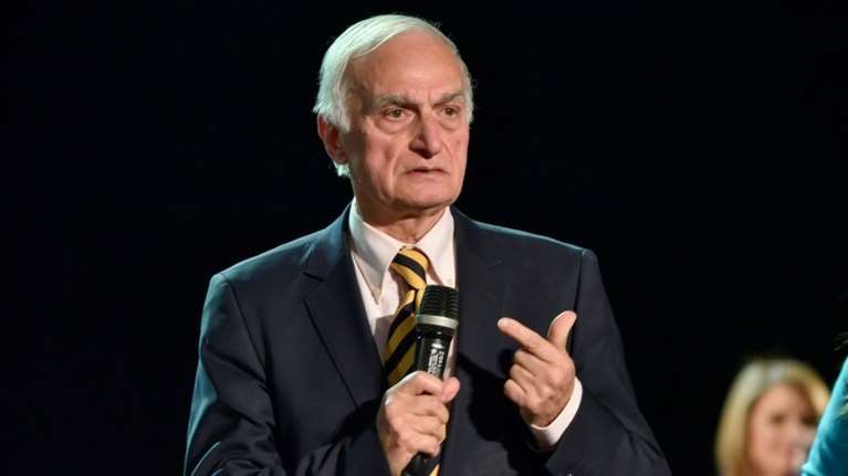 Μανώλης Μαυρομάτης: Εξαιρετικά κρίσιμες οι επόμενες 48 ώρες για τον αθλητικογράφο και τη σύζυγό του [βίντεο]