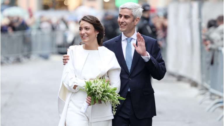 Royal νύφη με jumpsuit και κάπα: Η πριγκίπισσα Αλεξάντρα του Λουξεμβούργου παντρεύτηκε με το πιο μίνιμαλ νυφικό look