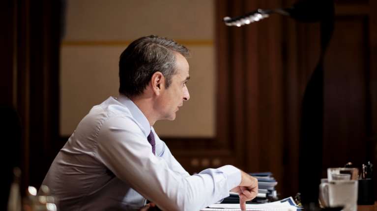 Σύσκεψη Μητσοτάκη στο Μαξίμου για κορονοϊό - Το εναλλακτικό σχέδιο αν &quot;ξεφύγουν&quot; τα κρούσματα