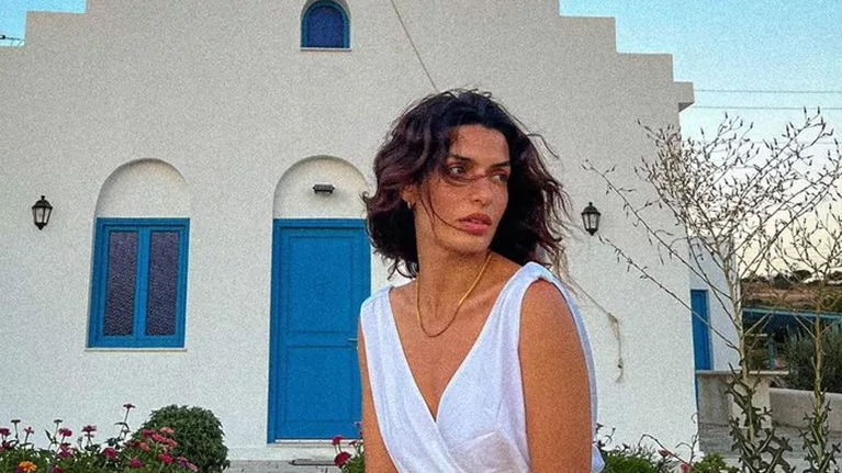 Άβαφη, χωρίς στήσιμο και χωρίς φίλτρα: Η Τόνια Σωτηροπούλου έχει τις πιο ρεαλιστικές φωτογραφίες στις διακοπές