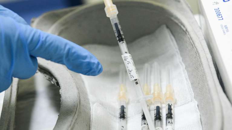 Spiegel: H EE θα παραγγείλει επιπλέον 300 εκατ. εμβόλια από την Biontech