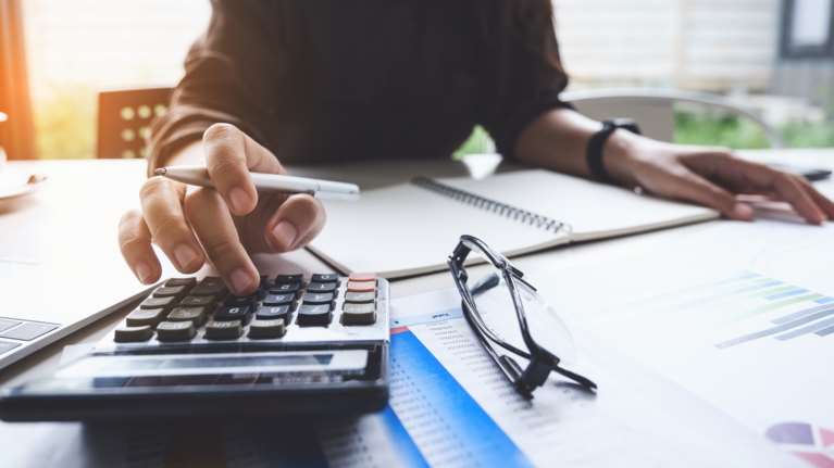 Φιλικότερος ο εξωδικαστικός μηχανισμός: Πώς διασώζονται με 5 κινήσεις οι οφειλέτες