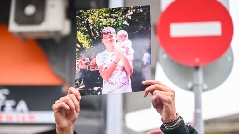 Θεσσαλονίκη: Φυλάκιση με αναστολή στον αστυνομικό που πυροβόλησε και σκότωσε τον 16χρονο Κώστα Φραγκούλη