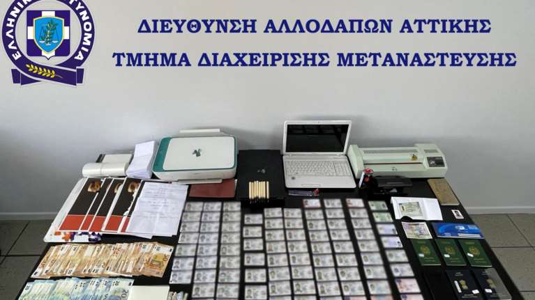 Κύκλωμα πλαστών διαβατηρίων: Συνελήφθη Πακιστανός στην Ομόνοια - Πληρωνόταν μέσω ΗΠΑ και τα έγγραφα τα έστελνε στην ΕΕ