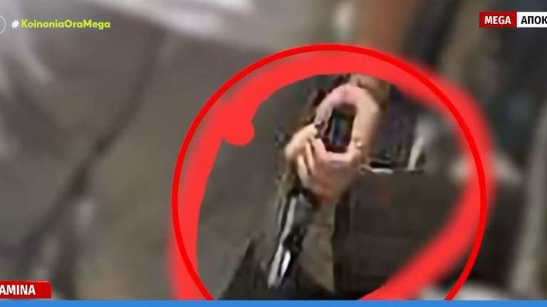 Τρόμος για ζευγάρι στη Σαλαμίνα - &quot;Φοβόμαστε να βγούμε από το σπίτι, ο γείτονας μας απειλεί με όπλο&quot;