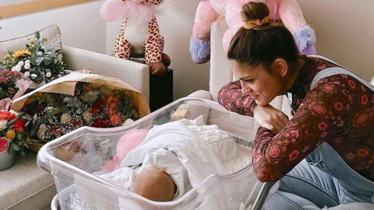 Η φωτογραφία της Μαίρης Συνατσάκη με τη δύο μηνών κόρη της είναι ό,τι πιο γλυκό θα δεις σήμερα