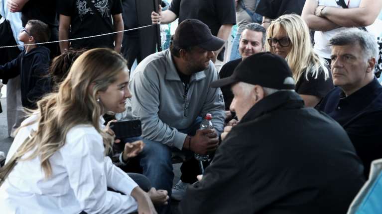 Μποφίλιου και Δεληβοριάς στο Σύνταγμα για τον Πάνο Ρούτσι: &quot;Να εγκριθούν οι τοξικολογικές, είμαστε δίπλα τους&quot;