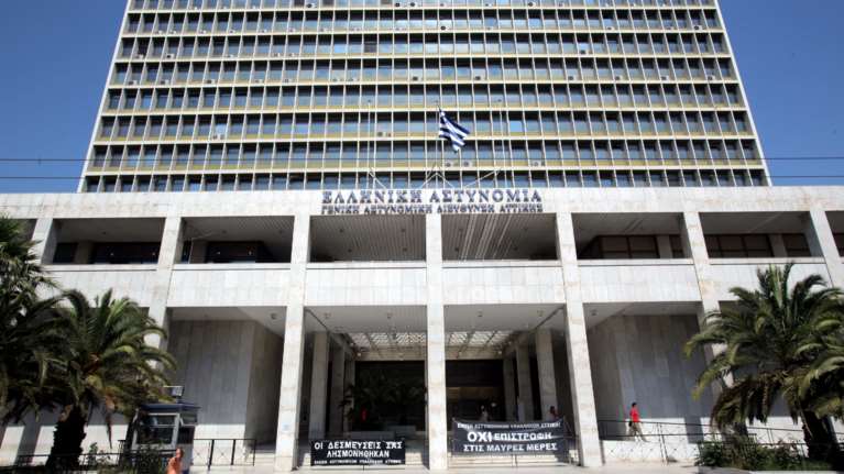 &quot;Πόλεμος&quot; για το πρωτοσέλιδο της ΕφΣυν για βασανιστήρια στη ΓΑΔΑ- Απολύτως ψευδές λέει η ΕΛΑΣ