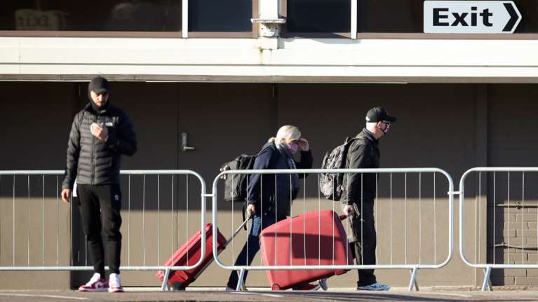 Κορονοϊός: Ένας χρόνος από το ξέσπασμα - Έλληνες &quot;πολίτες του κόσμου&quot; περιγράφουν τι έζησαν