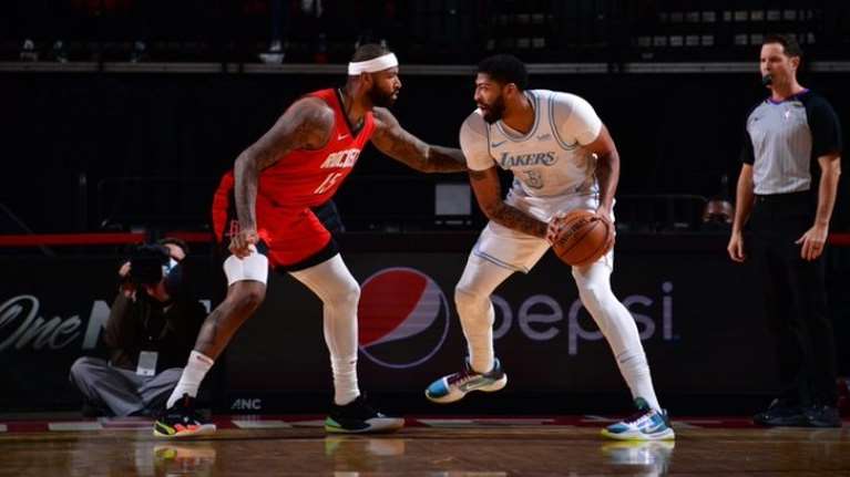 Πρώτη θέση στο πρωτάθλημα για Λέικερς