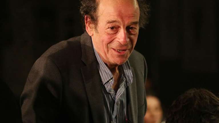 Mανούσος Μανουσάκης: &quot;Με παρενόχλησαν δύο κοπέλες&quot; - Τι αποκαλύπτει ο γνωστός σκηνοθέτης