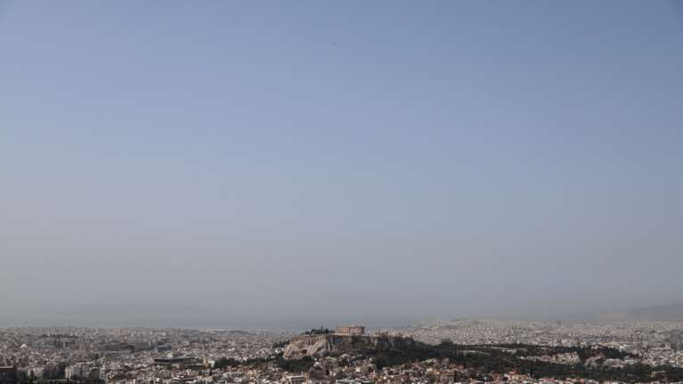 Καιρός: Αποπνικτικό κοκτέιλ αύριο - Ζέστη και αφρικανική σκόνη