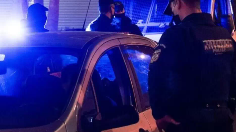 Πάτρα: Κλειδώθηκαν σε καφετέρια για να γλιτώσουν τα πρόστιμα – Η αστυνομία κάλεσε κλειδαρά