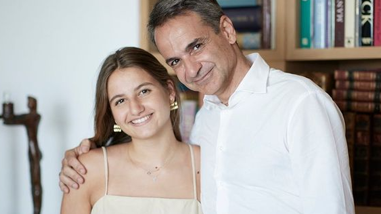 Κυριάκος Μητσοτάκης: Οι ευχές του πρωθυπουργού στην κόρη του Δάφνη - &quot;Happy 18th birthday&quot; [Εικόνες]