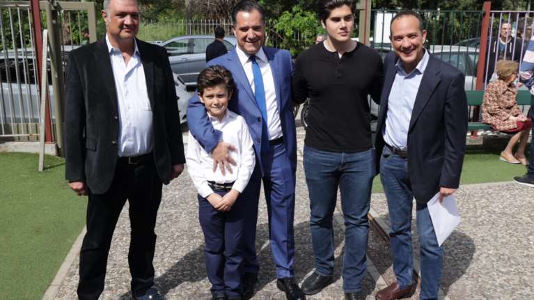 Σύσσωμη η οικογένεια Γεωργιάδη στην κάλπη... &quot;για γούρι&quot;