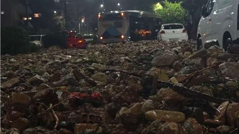 Γιατί η κακοκαιρία της Τετάρτης "έπνιξε" τα νότια προάστια: Οι τρεις αιτίες του κατακλυσμού