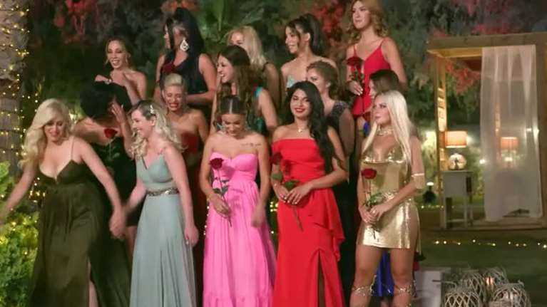 Τhe Bachelor: Eκτός βίλας με αιχμές η Βάσω, καυτή εξομολόγηση της Αθηνάς στον Αλέξη [βίντεο]