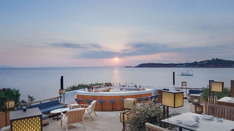 Αυτά είναι τα καλύτερα spots της αθηναϊκής ριβιέρας για φαγητό, ποτό και διασκέδαση