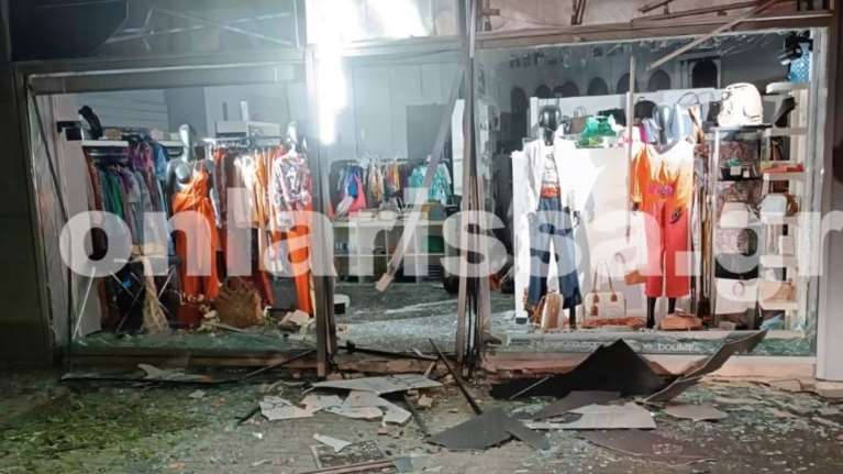 Λάρισα: Ισχυρή έκρηξη σε κατάστημα εμπορικού κέντρου [εικόνες]