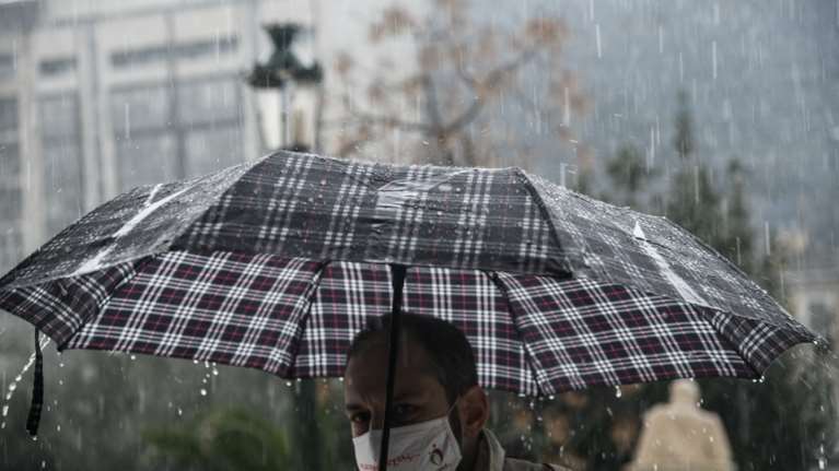 Επιδείνωση του καιρού με καταιγίδες, χιόνια και πτώση θερμοκρασίας - Ποιες περιοχές θα επηρεαστούν