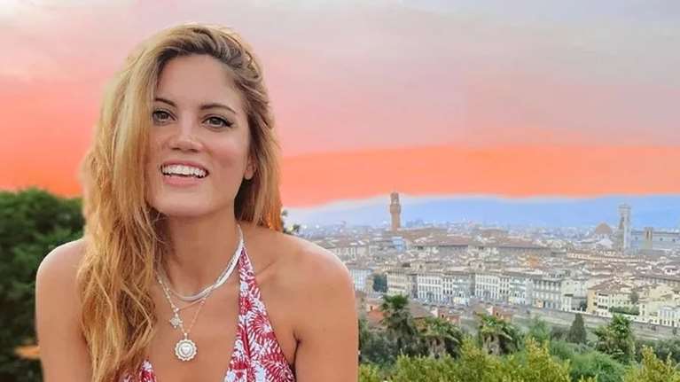 Μαίρη Συνατσάκη: Φοράει μαύρο εφαρμοστό φόρεμα και μας δείχνει πόσο έχει μεγαλώσει η κοιλίτσα της