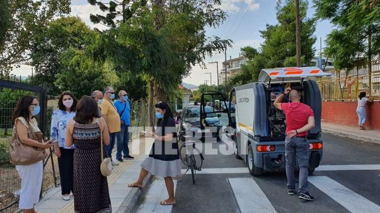 Η απάντηση της μητέρας του μαθητή με κορονοϊό στην Πάτρα: Είναι ψέματα, δεν αρνούμαι τη μάσκα