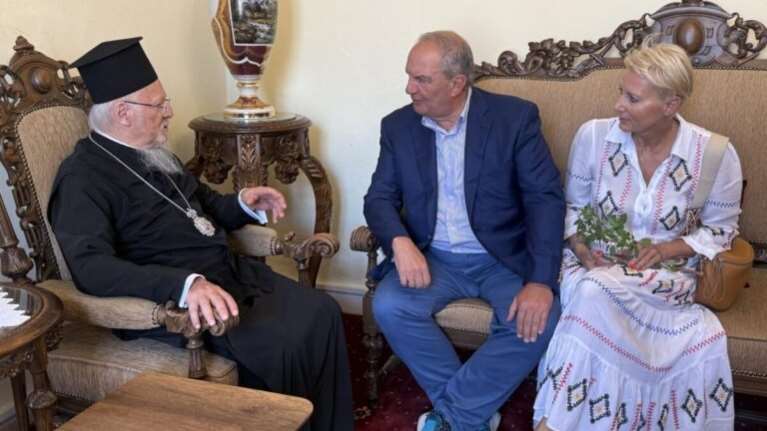 Στην Ίμβρο ο Κώστας Καραμανλής: Συνάντηση με τον Οικουμενικό Πατριάρχη Βαρθολομαίο