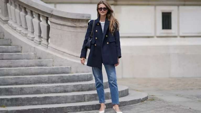 Μαρινιέρα και τζιν παντελόνι: Οι φρέσκοι τρόποι για να φορέσεις τον πιο ανοιξιάτικο συνδυασμό