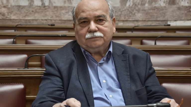 Επίθεση εκ των έσω στον Νίκο Βούτση γιατί... χειροκρότησε τον Μητσοτάκη για την Marfin