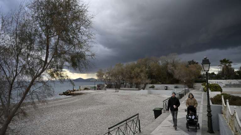 Κολυδάς: Ψυχρό βαλκανικό μέτωπο φέρνει κρύο, καταιγίδες και χιόνια σε χαμηλά υψόμετρα - Μέχρι πότε θα κρατήσει η νέα κακοκαιρία