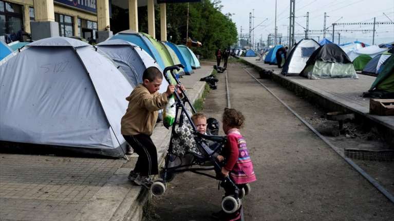 Πρωτοβουλία για τα ασυνόδευτα προσφυγόπουλα αναλαμβάνει η Ευρωπαϊκή Επιτροπή