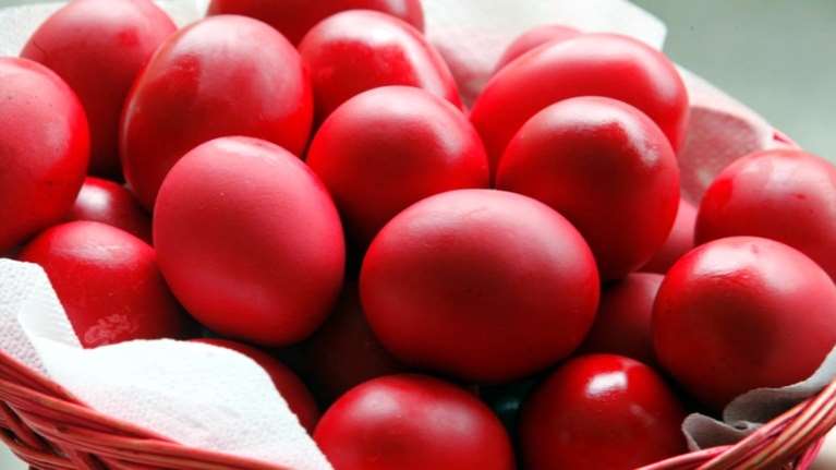 Προσοχή: Αυτά είναι τα 5 λάθη που κάνουμε όταν βάφουμε τα πασχαλινά αυγά - Πόσο καιρό διατηρούνται