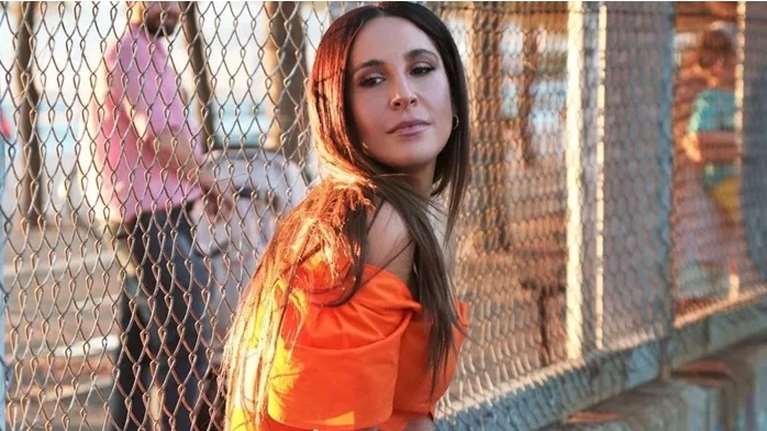 Η εκκεντρική εμφάνιση της Γιάννας Τερζή: &quot;Θέλετε να με δείτε με μωβ καρέ;&quot;