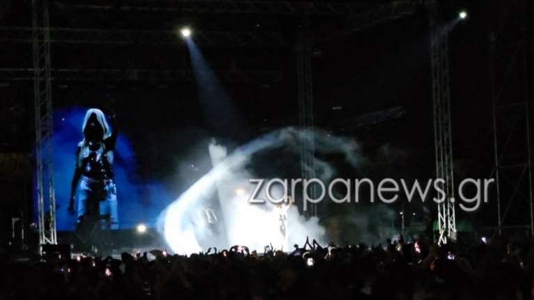 Άννα Βίσση: &quot;Eπεσε μαύρο&quot; στη σκηνή και η μουσική σταμάτησε  - H αντίδρασή της στη συναυλία στα Χανιά