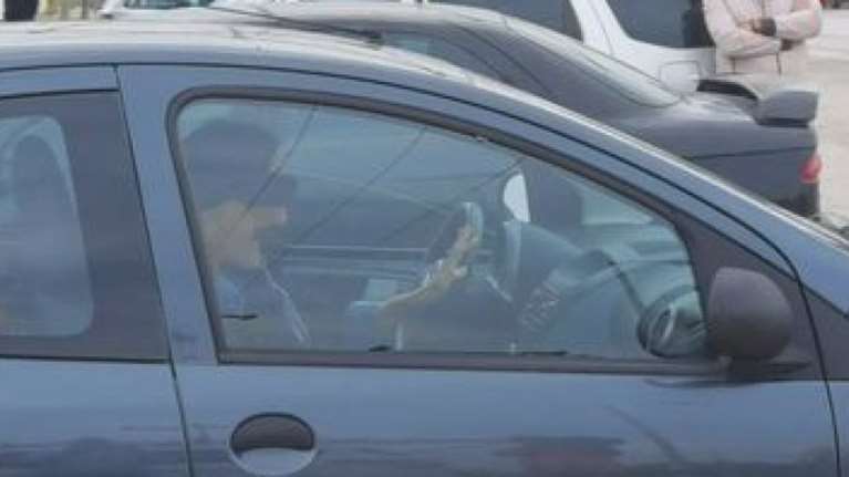 Πάτρα: Αποφυλακίστηκε ο Νίκος Παλαιοκώστας - Οι πρώτες εικόνες του περιβόητου &quot;φαντομά&quot;