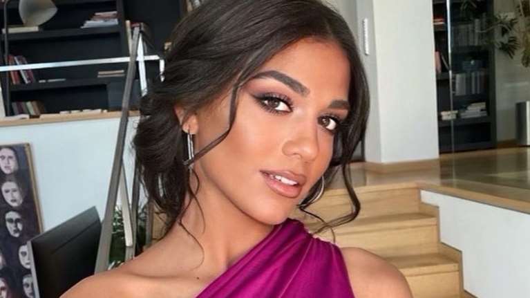 Η Μελίνα Νικολαΐδη σε βραδινή έξοδο μετά το χωρισμό της: Το mini strapless φόρεμα που αναδεικνύει τη σιλουέτα της