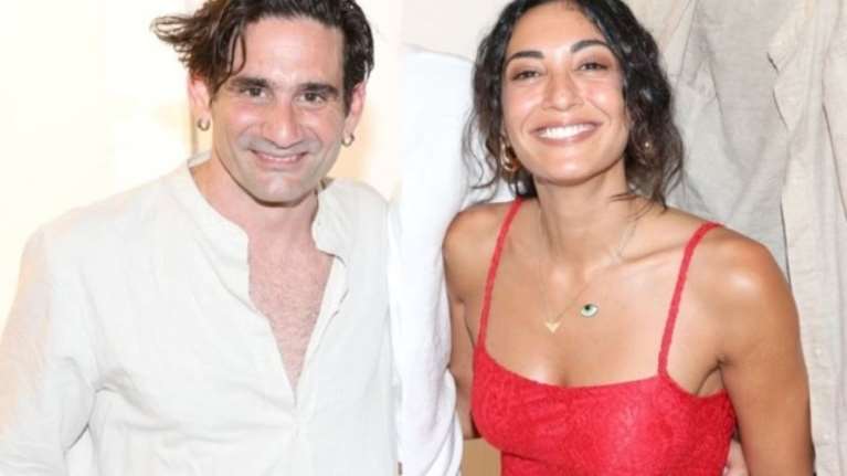 Οδυσσέας Παπασπηλιόπουλος- Ευγενία Σαμαρά: Μαζί στην παραλία του Αγίου Σώστη στη Μύκονο