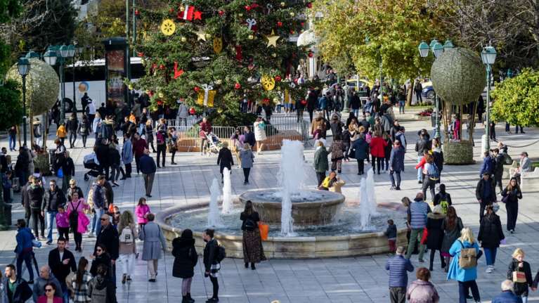 Ανοιχτά τα καταστήματα σήμερα Κυριακή - Ξεκινά το εορταστικό ωράριο των Χριστουγέννων