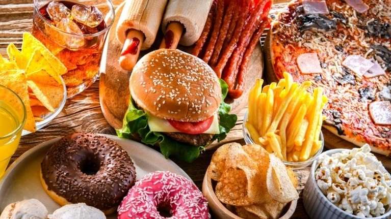 Τα δύο πιο επικίνδυνα υπερεπεξεργασμένα τρόφιμα που πρέπει να κόψουμε... μαχαίρι