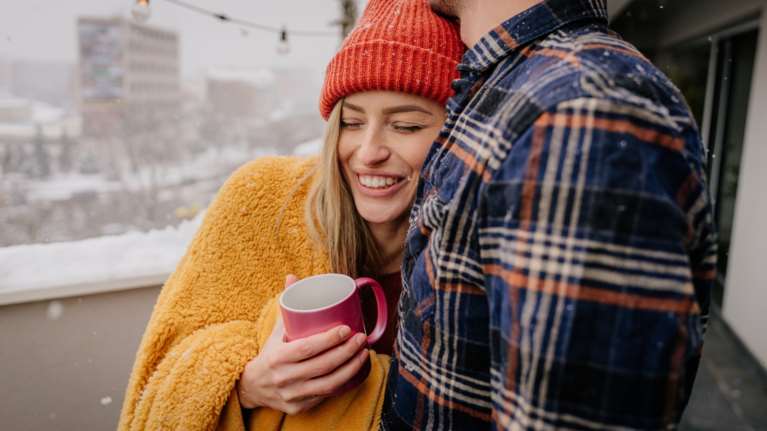 Πώς θα μένουμε ζεστοί όταν έξω κάνει κρύο - χωρίς καλοριφέρ, αέριο ή κλιματιστικό