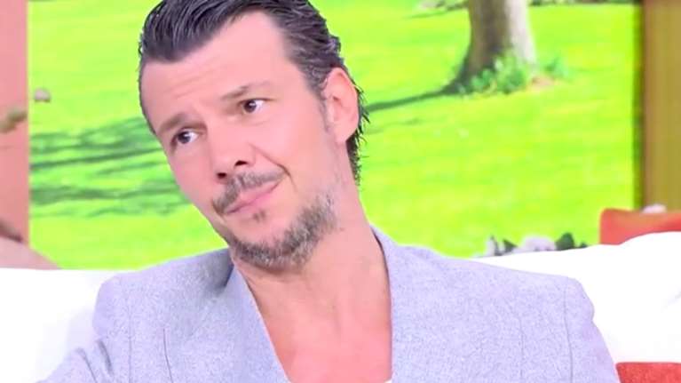 &quot;Έσπασε&quot; ο Ιωάννης Παπαζήσης μιλώντας για τον Μανούσο Μανουσάκη: &quot;Σηκώθηκα, τον αγκάλιασα και μου είπε στο αυτί...&quot;