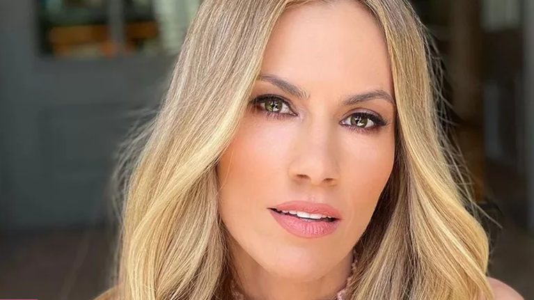 Αγνώριστη η Ντορέττα Παπαδημητρίου με καστανά καρέ μαλλιά