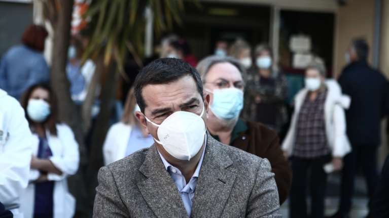 ΣΥΡΙΖΑ για Γεραπετρίτη και κλίνες ΜΕΘ: Κακοποιεί την λογική, τυμβωρυχία της κυβέρνησης