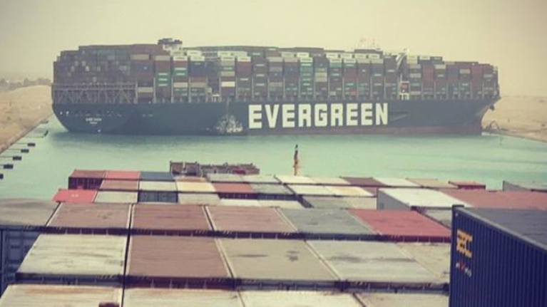 Διώρυγα του Σουέζ: Θαλάσσια κυκλοφοριακή συμφόρηση - Εως και εβδομάδες η αποκατάστασή της