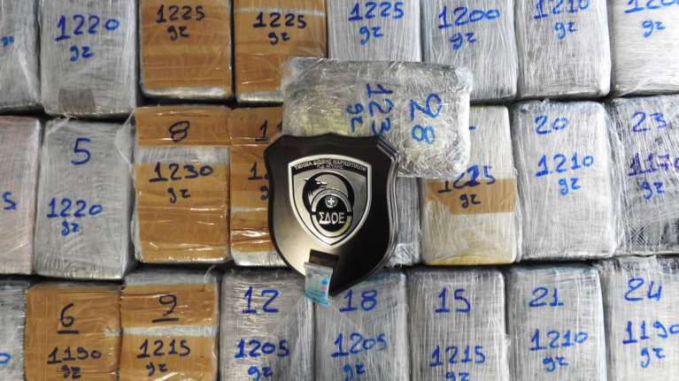 Το ΣΔΟΕ εντόπισε 34 κιλά κοκαϊνης σε φορτίο με μπανάνες από το Εκουαδόρ [εικόνες]